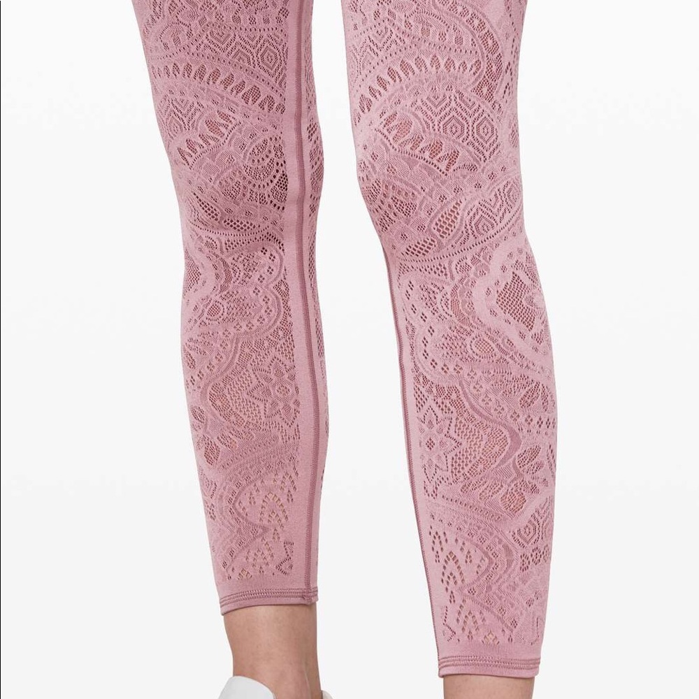 Lululemon Vintage Mauve high rise Reveal Tights Zen Expression size 6